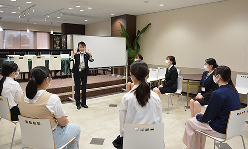 スンダイ卒のホテルマンは手話もできる