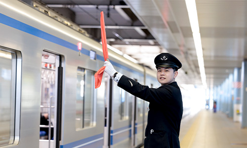 在校生から聞く!鉄道駅員の仕事