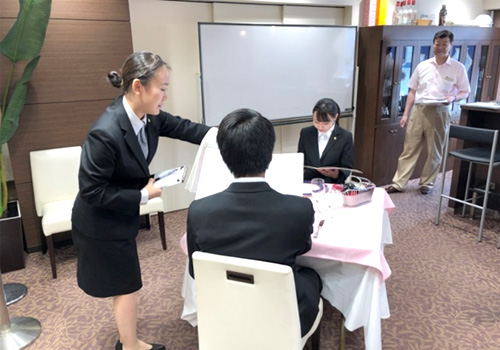 ホテル学科授業紹介【レストランバンケット実習】