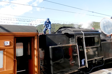 <strong><strong>鉄道学科2年生 国内研修旅行</strong></strong>