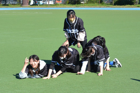 転倒しても笑顔の学生たち☆